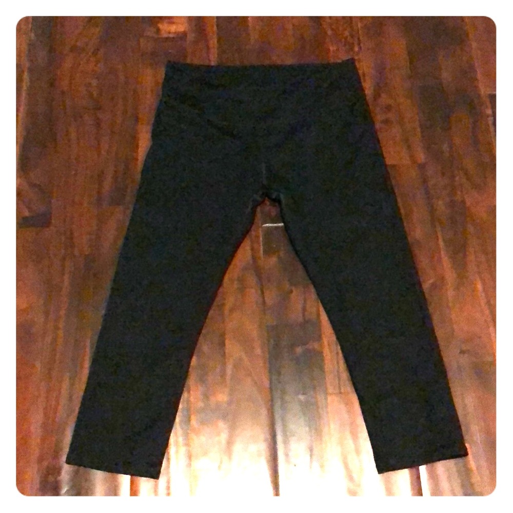 Fabletics Xsmall Black Salar capris